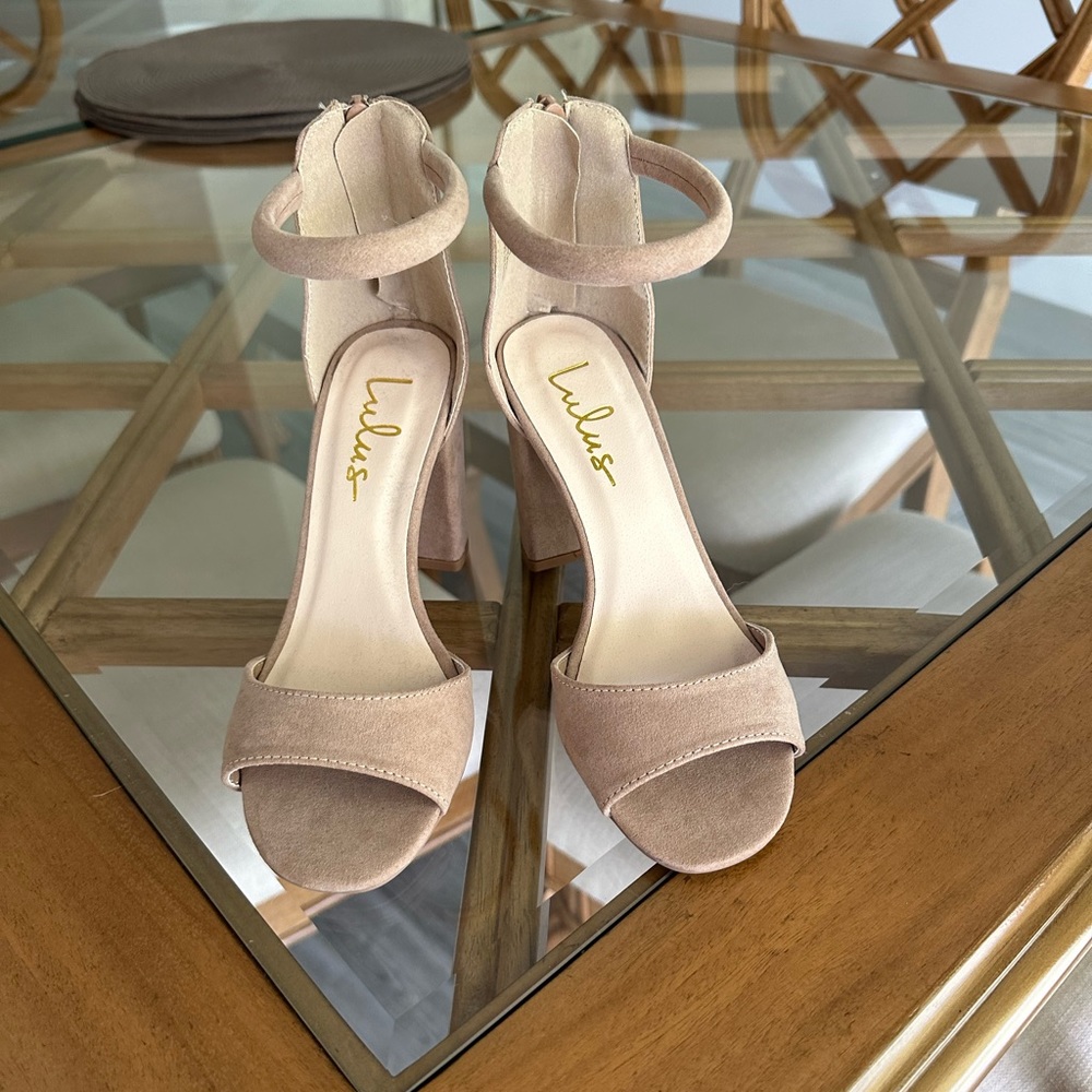 Lulu nude heel